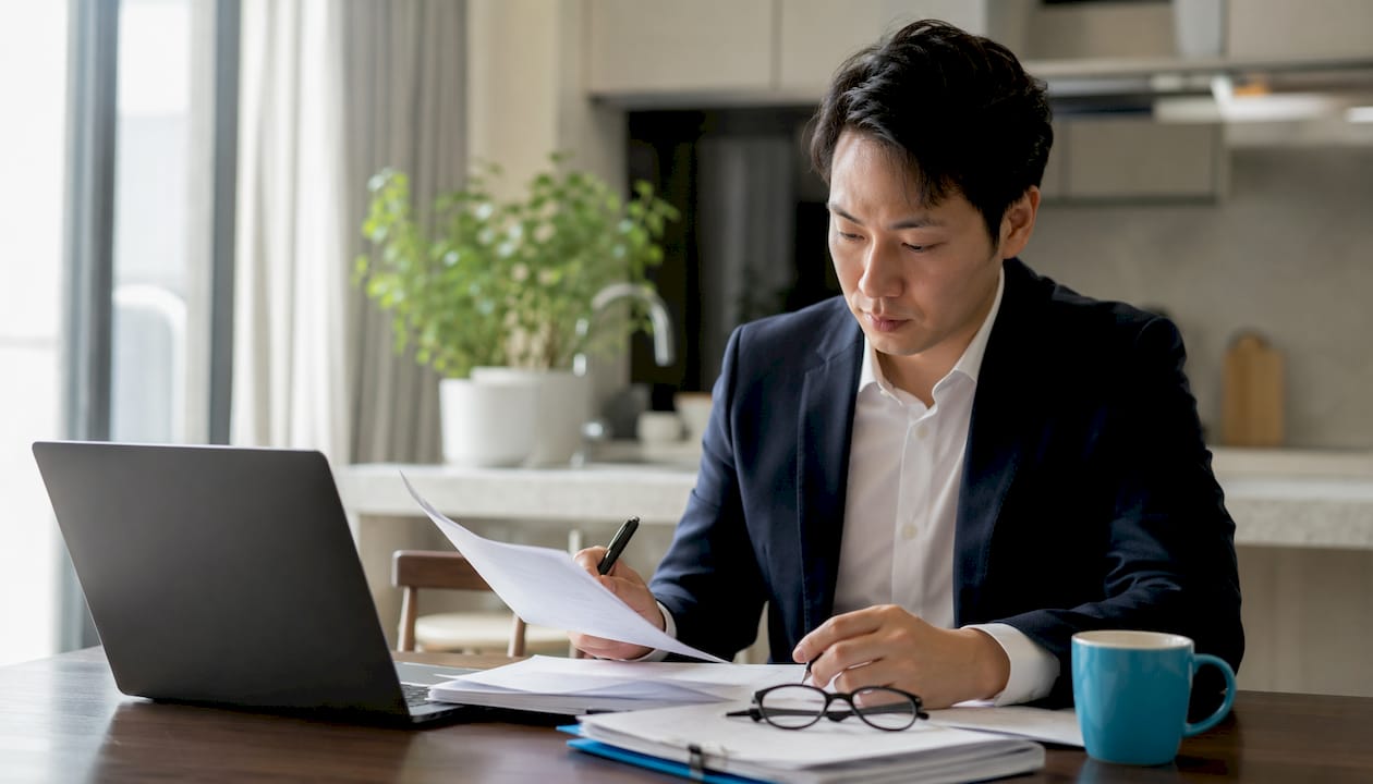 Lawyer hands organizing radio notes