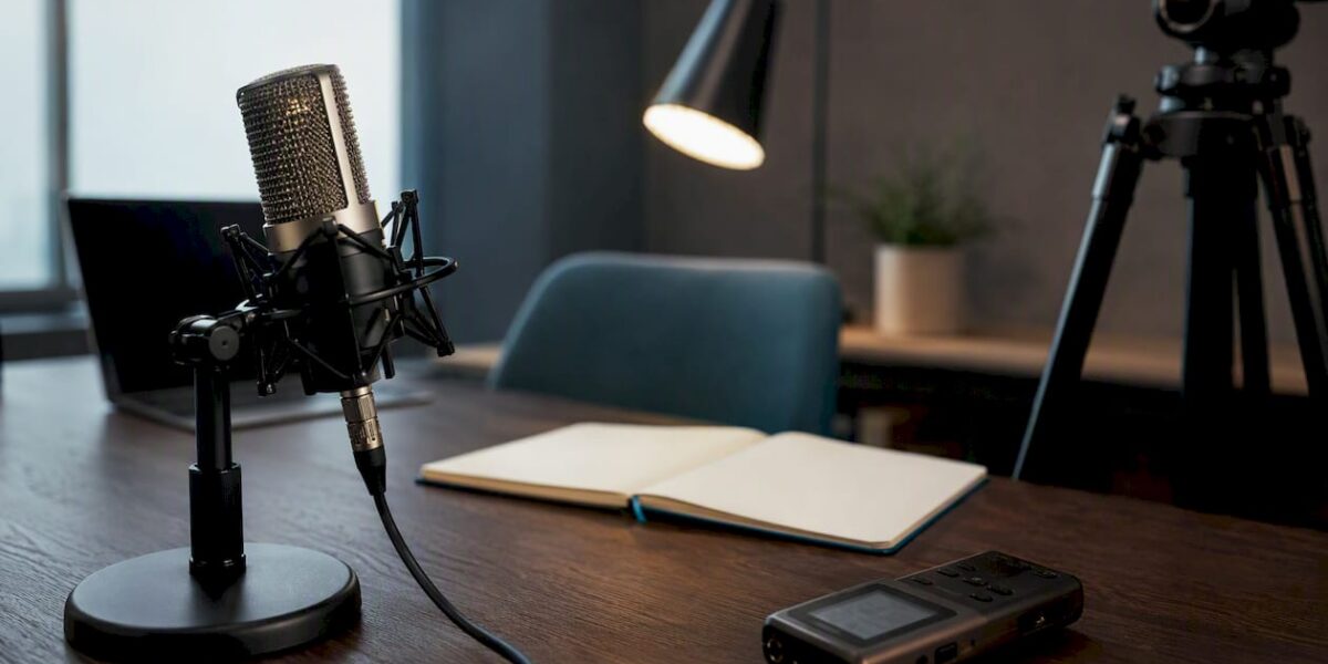 Microphone and recorder for psychologist media training
